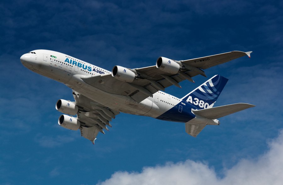 1442386739_Airbus_A380_overfly.jpg