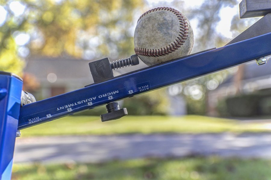 Ī ӽ(Louisville Slugger Blue Flame Pitching Machine)