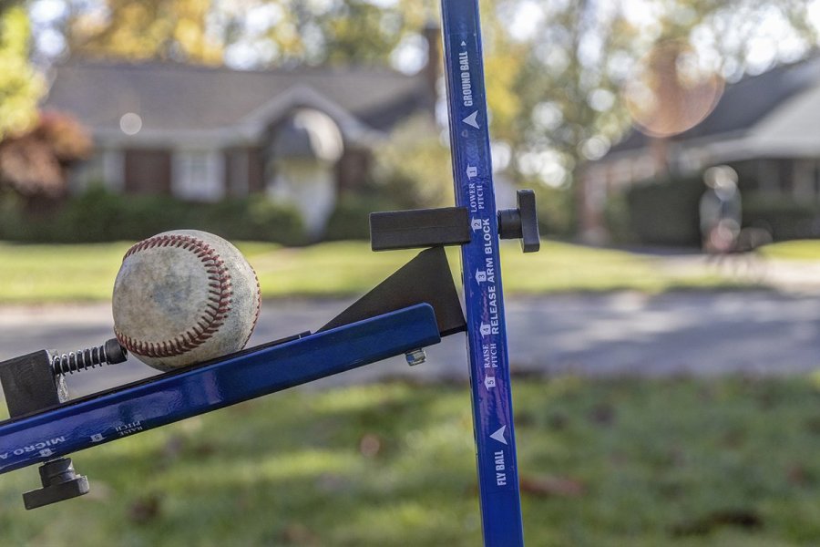 Ī ӽ(Louisville Slugger Blue Flame Pitching Machine)