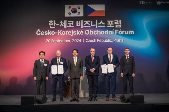 ڵ 20ð ü Ͽ ڴ ׷  ڴ ϷƮŠkoda Electric     ̷ Ƽ °   Collaborate on Joint Establishment of Hydrogen Advancement MOU üߴٻ ʺ  ۷ιҺϽ ö   ۷ιһ  ̷ λ ڿ ȴ  ü   ̶Jozef Síkela  ڴ ׷ Ʈ 뺸ƮPetr Novotný CEO ڴ ϷƮ ڷι̸ ϳJaromír Šilhánek CEO   ѻȸǼ