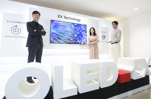 29  LG̾ũ  'OLED EX' ̵̿ âȣ LG÷  λ()  TV г 'OLED EX' Ұϰ ִ. /LG÷ 