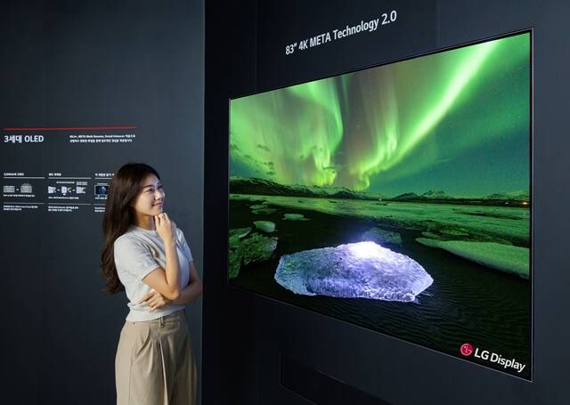 LG÷  83ġ ʴ OLED TV г ϰ ִ. /LG÷