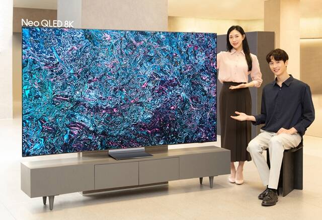 Ｚ  Neo QLED 8K Ұϰ ִ. Ｚڴ  ۷ι TV 忡  1 ߴ. /Ｚ